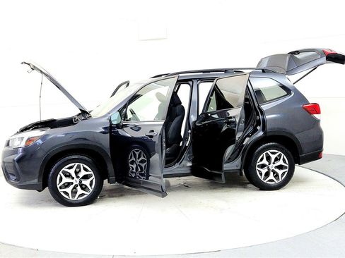 Used 2019 Subaru Forester Premium image 10