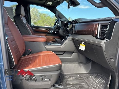 New 2026 GMC Sierra 3500 Denali Ultimate AWD/4WD image 11