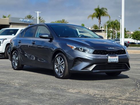 Used 2022 Kia Forte LXS w/ LXS Technology Package FWD image 1