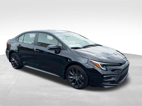 Certified 2026 Toyota Corolla SE w/ SE Premium Package AWD/4WD image 9