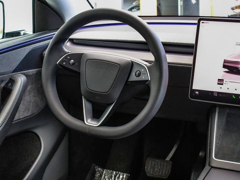 Used 2026 Tesla Model Y Long Range AWD/4WD image 26