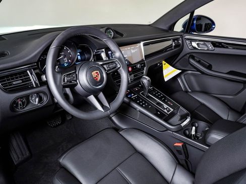 New 2026 Porsche Macan image 4