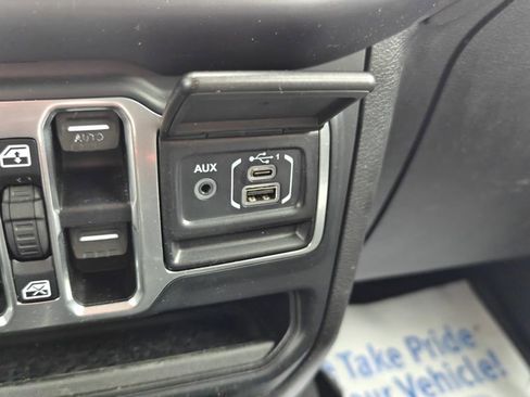 Used 2019 Jeep Wrangler Unlimited Sahara AWD/4WD image 31