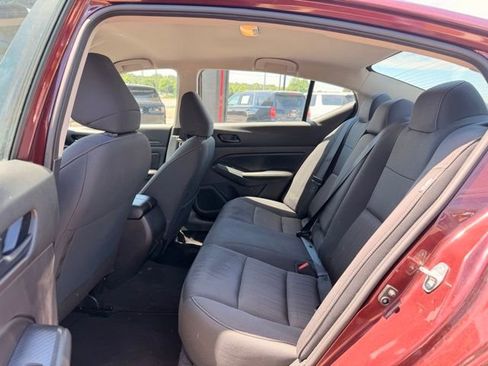 Used 2024 Nissan Altima 2.5 SV FWD image 13