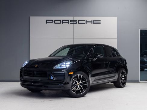 Certified 2026 Porsche Macan AWD/4WD image 1
