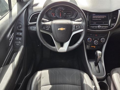 Used 2022 Chevrolet Trax LT w/ LT Convenience Package AWD/4WD image 5