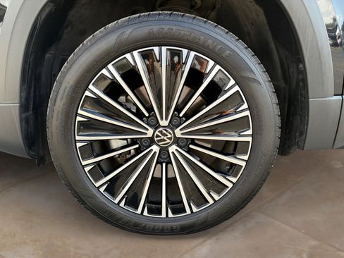 Used 2025 Volkswagen Taos SE image 25