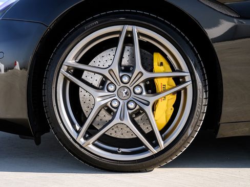 Used 2017 Ferrari California T image 11