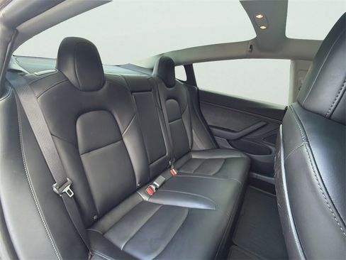 Used 2019 Tesla Model 3 Standard Range Plus image 10