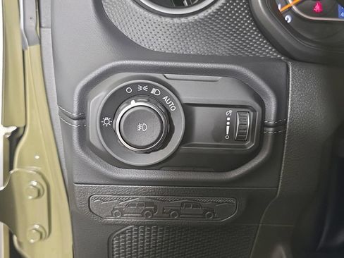 Certified 2025 Jeep Wrangler Unlimited Rubicon AWD/4WD image 28