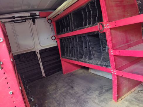 Used 2018 Chevrolet Express 2500 w/ Driver Convenience Package image 18