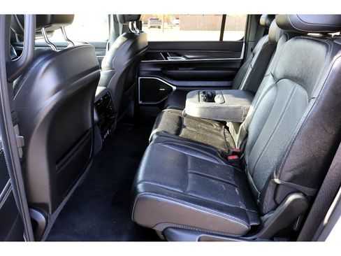 Used 2023 Jeep Wagoneer Series III w/ Preferred Equipment Group AWD/4WD image 26