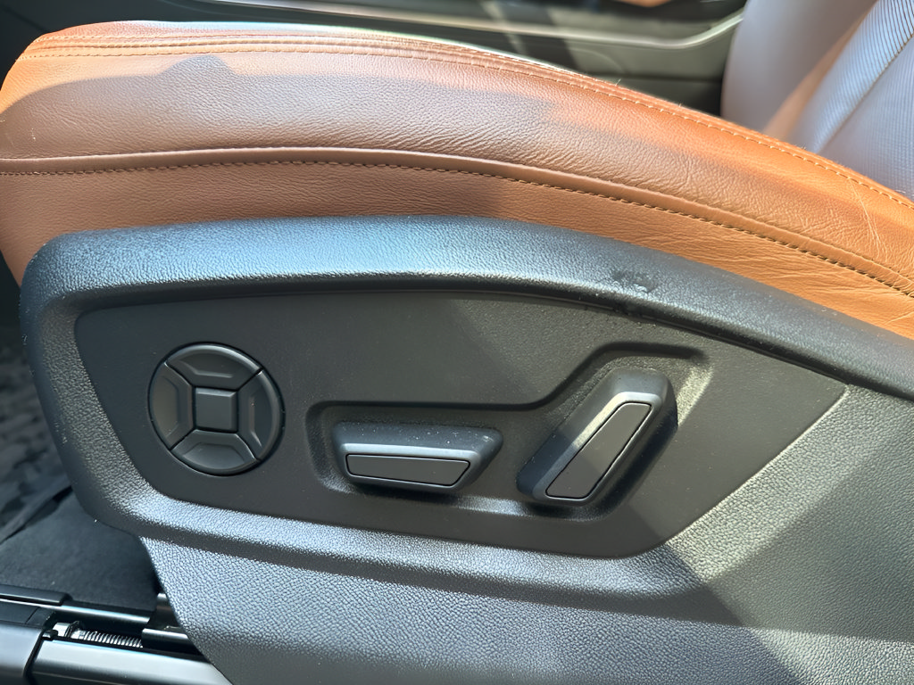 Used 2023 Audi Q8 Premium Plus AWD/4WD image 21