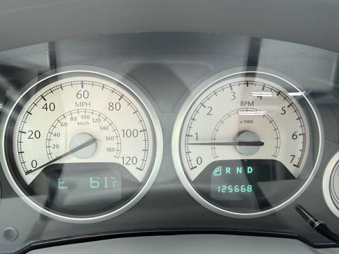Used 2010 Chrysler Town & Country Touring FWD image 14