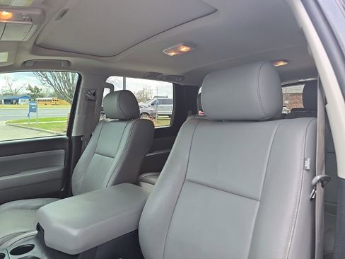 Used 2019 Toyota Sequoia SR5 w/ Premium Package image 8