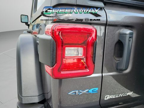Used 2022 Jeep Wrangler Unlimited Rubicon 4xe AWD/4WD image 29