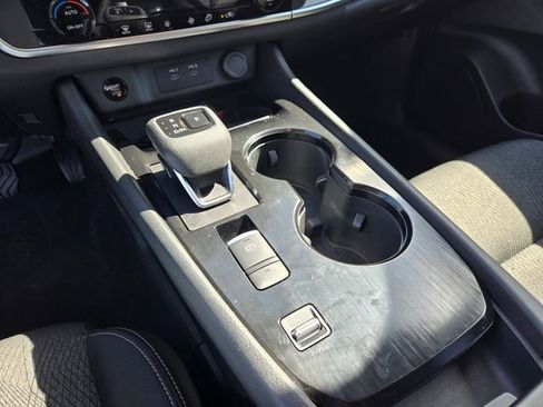 Used 2025 Nissan Rogue SV image 20