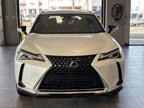 Used 2022 Lexus UX 200 w/ Premium Package image 9