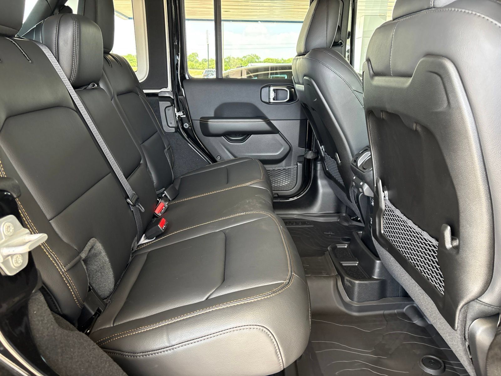 New 2026 Jeep Wrangler Unlimited Sahara AWD/4WD image 18