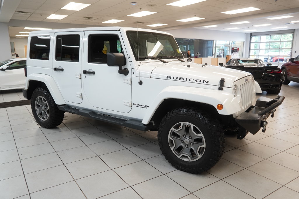 Used 2015 Jeep Wrangler Unlimited Rubicon w/ Connectivity Group AWD/4WD image 12