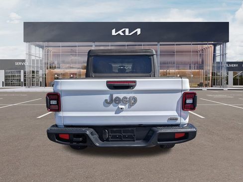 Used 2020 Jeep Gladiator Overland w/ LED Lighting Group image 8