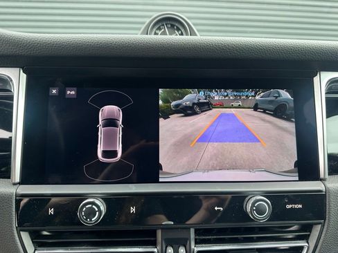 Certified 2023 Porsche Macan AWD/4WD image 32