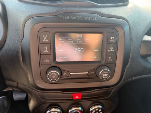 Used 2017 Jeep Renegade Latitude image 12