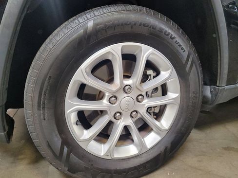 Used 2021 Jeep Grand Cherokee Laredo RWD image 31