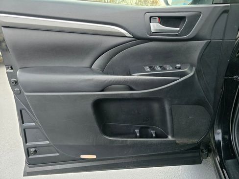 Used 2018 Toyota Highlander SE image 22