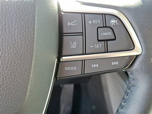 Used 2021 Toyota Highlander Platinum image 21