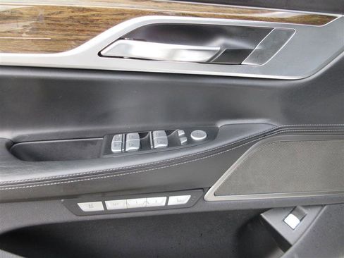 Used 2018 BMW 750i xDrive image 11