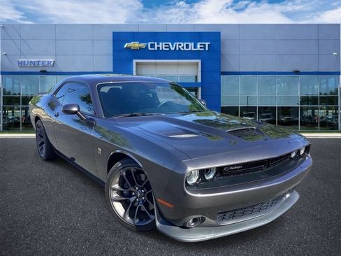 Used 2022 Dodge Challenger R/T Scat Pack RWD image 1