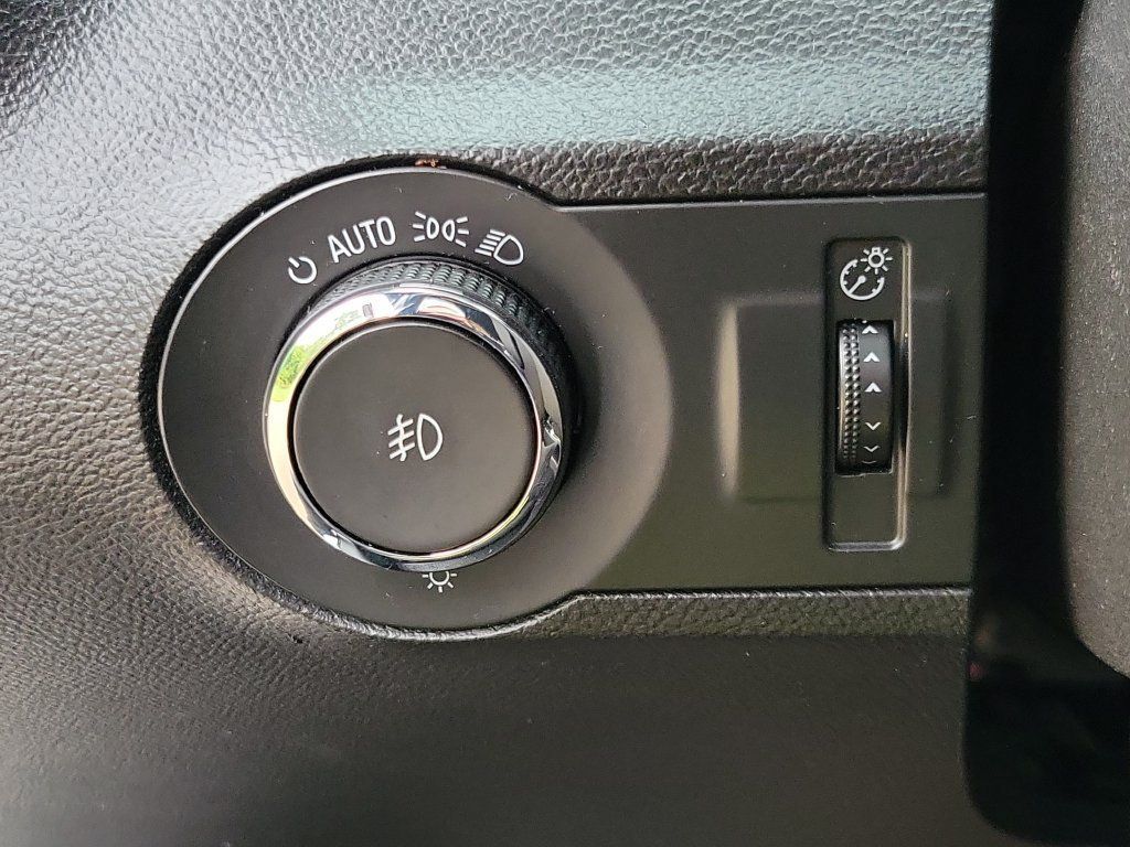 Used 2015 Chevrolet Camaro LT w/ 1LT Preferred Package RWD image 16