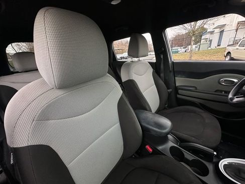 Used 2017 Kia Soul image 30