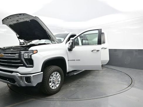 Used 2024 Chevrolet Silverado 2500 LTZ image 41