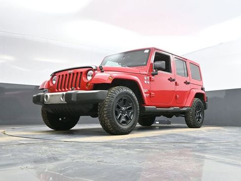 Used 2011 Jeep Wrangler Unlimited Sahara w/ Dual Top Group image 41