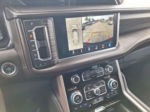 Used 2023 GMC Yukon Denali AWD/4WD image 18
