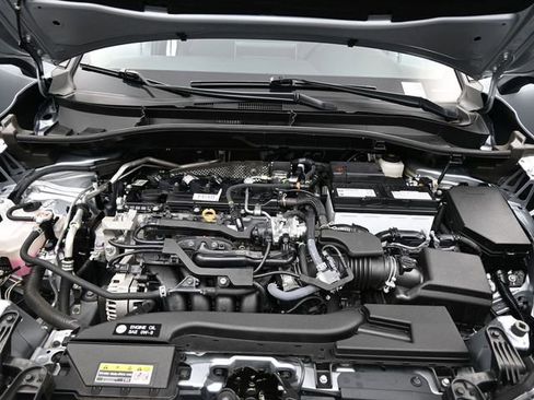 Used 2025 Toyota Corolla Cross XLE FWD image 21