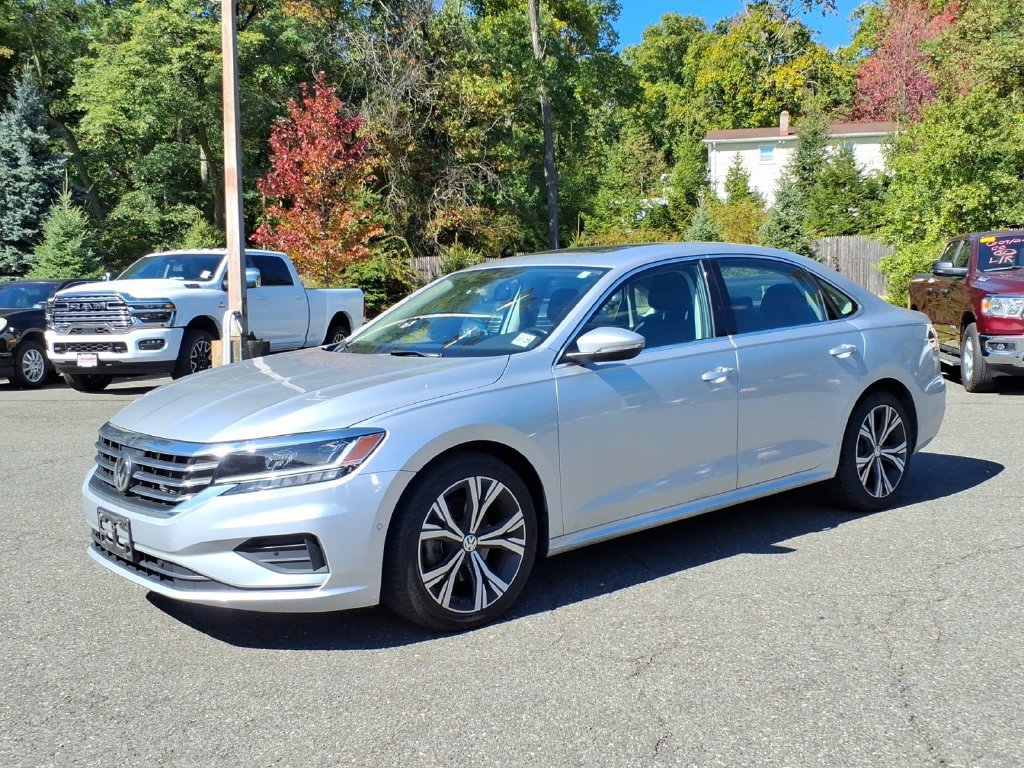 Used 2020 Volkswagen Passat 2.0T SEL FWD image 3