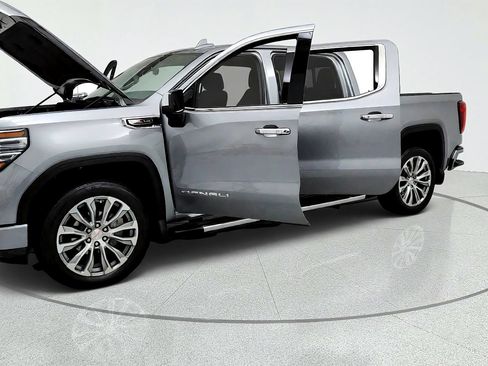 Used 2023 GMC Sierra 1500 Denali w/ Technology Package AWD/4WD image 9