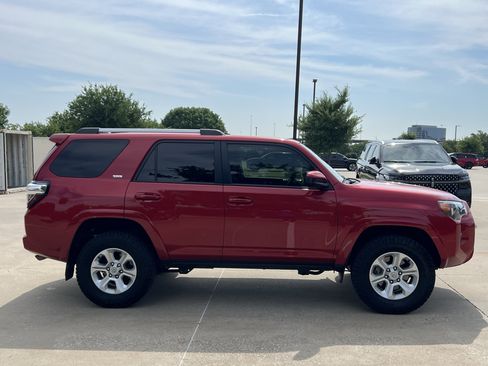 Used 2024 Toyota 4Runner SR5 AWD/4WD image 10