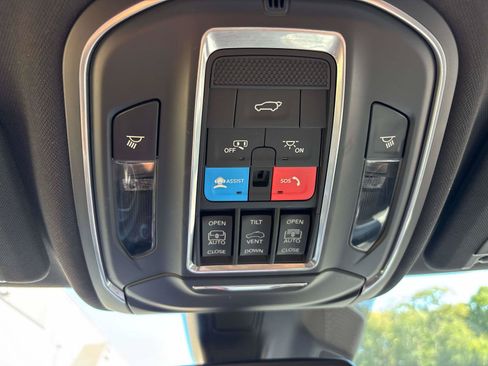 Used 2024 Jeep Grand Cherokee Limited w/ Black Appearance Package AWD/4WD image 26
