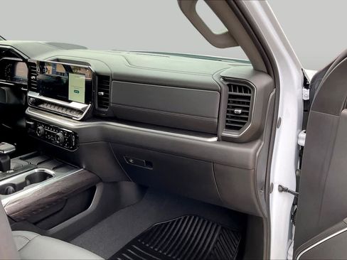 Used 2026 Chevrolet Silverado 1500 LTZ w/ LTZ Premium Package AWD/4WD image 18