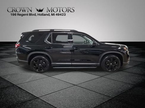 Certified 2025 Honda Pilot Black Edition image 2