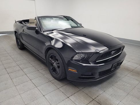 Used 2013 Ford Mustang Convertible RWD image 13