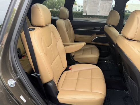 Certified 2022 Kia Telluride SX w/ Towing Package FWD image 35