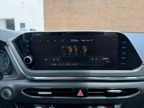 Used 2022 Hyundai Sonata Limited w/ Preferred Accessory Package FWD image 31