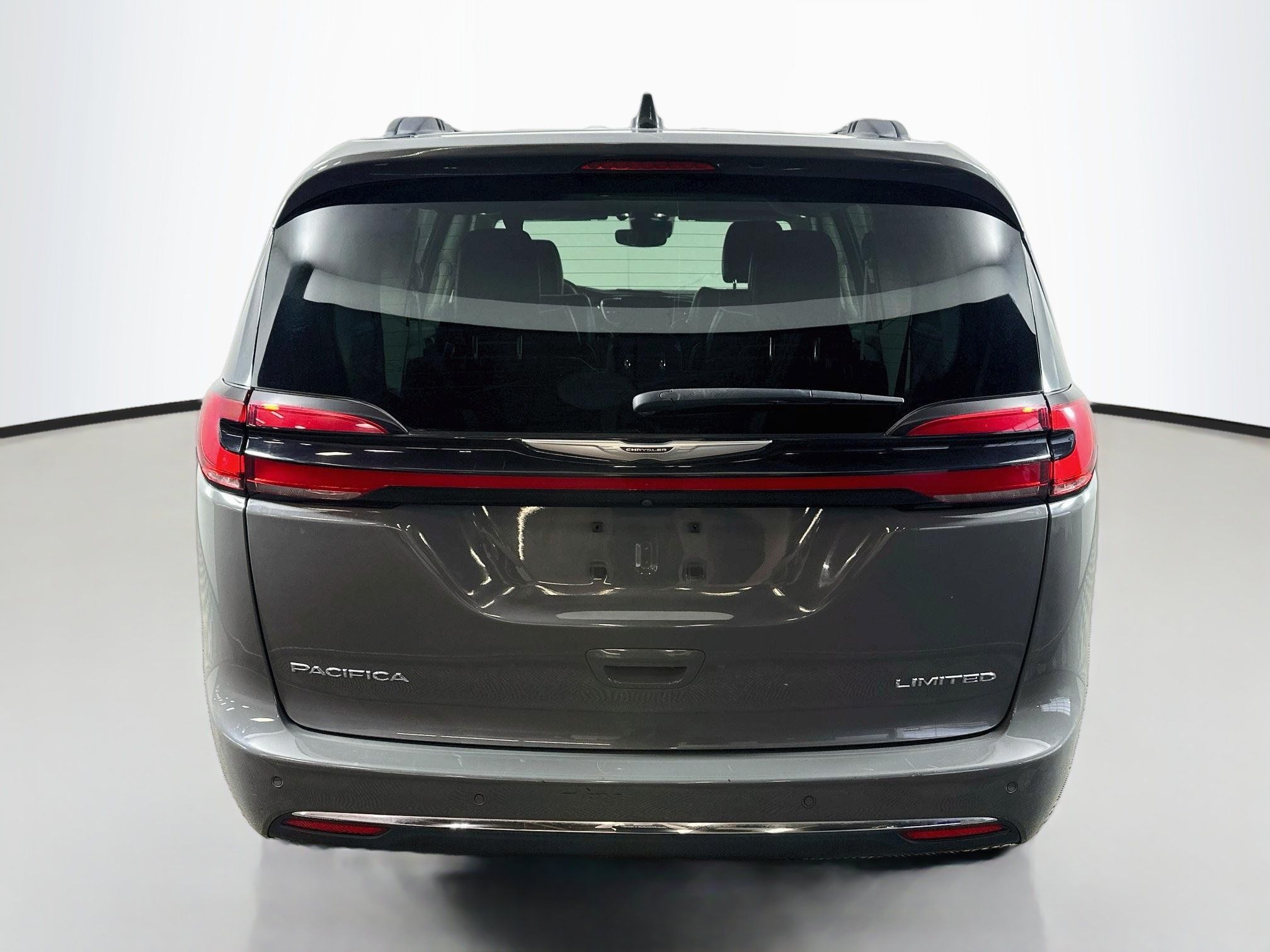 Used 2023 Chrysler Pacifica Limited FWD image 6