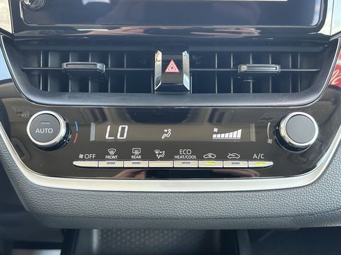 Certified 2025 Toyota Corolla LE FWD image 28