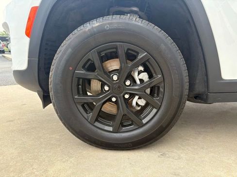 Certified 2024 Jeep Grand Cherokee Altitude image 22